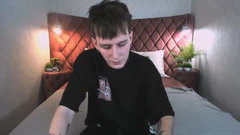 dearboyy_ online show from February 4, 7:51 pm