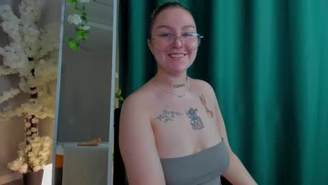 Debbie Mon Tue Fri Sun Sat GMT 3 1000am - 0400pm  online show from October 26, 2:07 pm