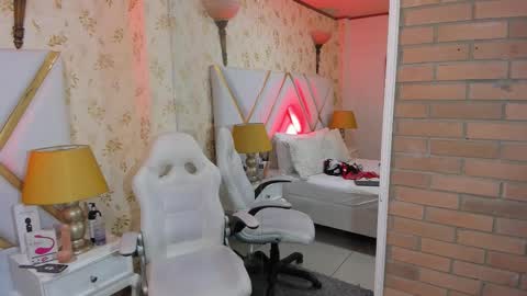 deboralombardii online show from September 8, 10:42 pm