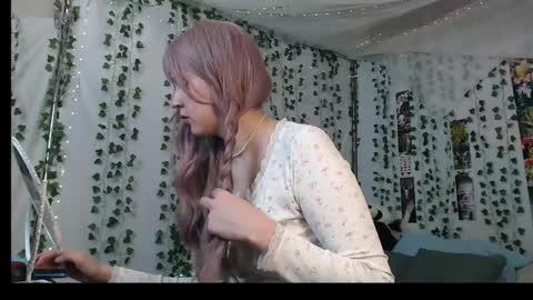 deermiracle online show from December 18, 10:43 am