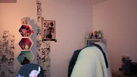 Stephanie.e  online show from July 15, 3:23 am