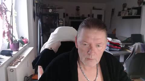 deinprinz2312 online show from December 3, 7:42 am