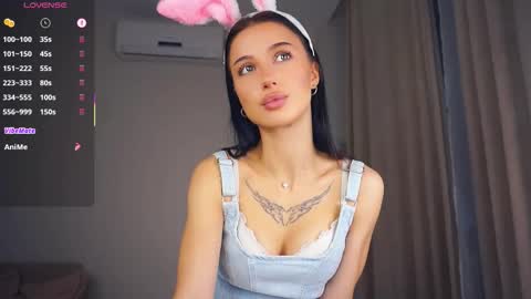 Hello everyone Im Tessa Make yourself comfortable. Were going to have fun together  online show from November 11, 7:54 am