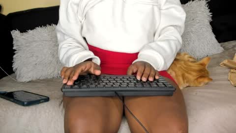 deli_la online show from April 6, 4:46 am