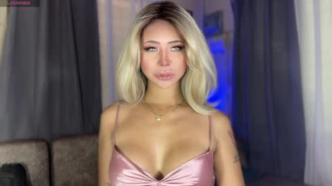 Hello your loving faye 3 online show from May 16, 9:06 am