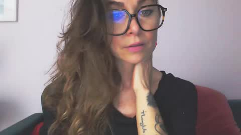 Snapshot of delilah_sweet chatting on October 8, 3:51 pm delilah_sweet online show from October 8, 3:51 pm