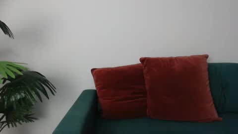 Snapshot of delilah_sweet chatting on February 13, 2:09 pm delilah_sweet online show from February 13, 2:09 pm