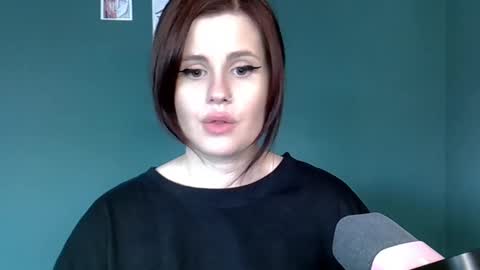 dellacrush_ online show from February 24, 5:09 pm