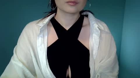 dellacrush_ online show from February 20, 5:41 pm