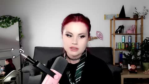 dellacrush_ online show from September 21, 6:45 pm