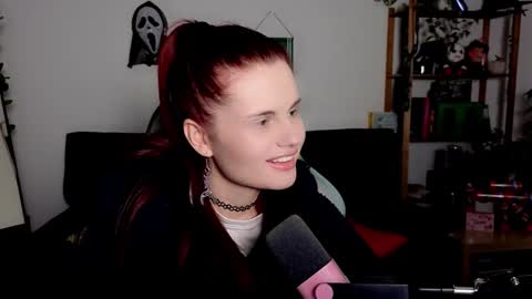 dellacrush_ online show from November 26, 5:53 pm