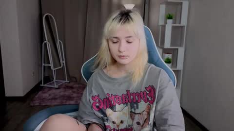 Delli swots online show from December 1, 4:38 pm