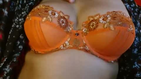 Snapshot of delphine_x chatting on December 14, 11:56 pm Delphine online show from December 14, 11:56 pm