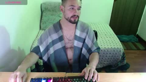 Dereck Mills3 online show from March 19, 2:50 am