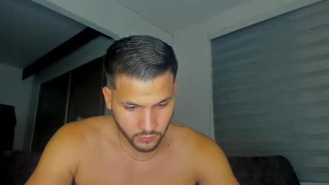 dereckhardd online show from May 10, 2:07 am