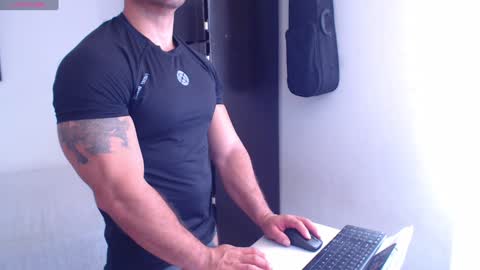 Derek online show from December 1, 4:32 pm