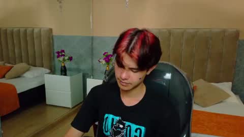 derek_sinn online show from June 16, 8:35 pm