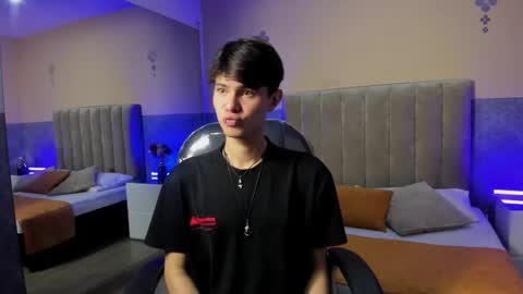 derek_sinn online show from March 12, 6:11 pm