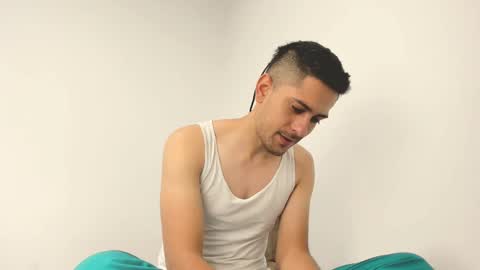 derek_vall online show from March 6, 11:31 pm