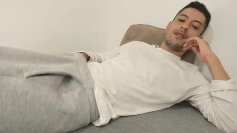 derek_vall online show from March 7, 5:49 pm