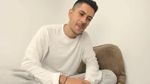 derek_vall online show from March 7, 3:29 am