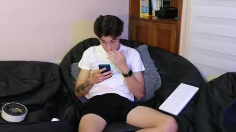 Derek online show from June 1, 11:39 pm