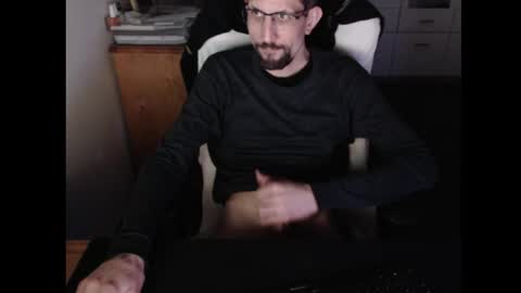 dermattes online show from April 25, 1:35 pm