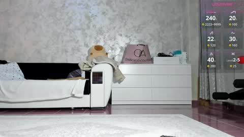 Snapshot of desert2blosom chatting on October 21, 9:29 pm Mia online show from October 21, 9:29 pm