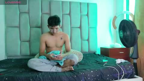 desire4duo online show from May 11, 4:04 pm