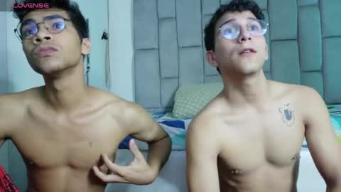 desire4duo online show from May 30, 11:52 am