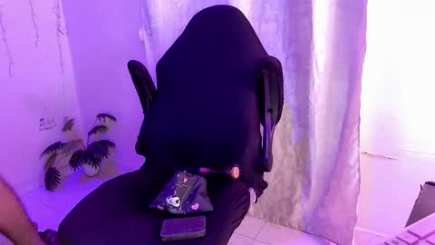 TORI AND MR. BEAR online show from December 22, 6:47 pm