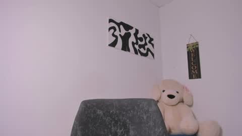 desty_y online show from April 11, 4:50 am