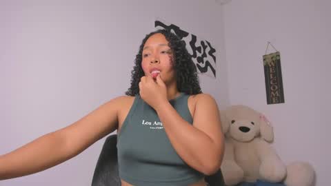 desty_y online show from April 25, 5:31 am