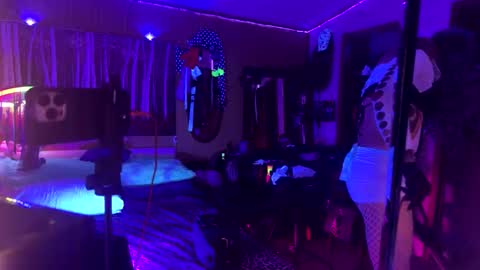 devilinsidedaisy online show from June 10, 3:28 am