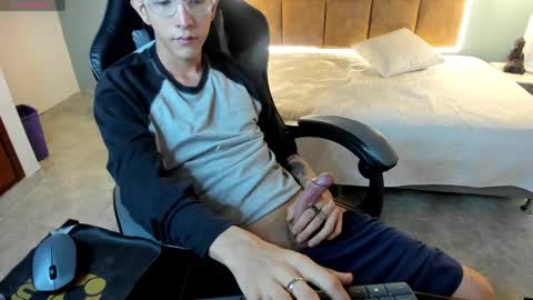 Andy online show from March 31, 2:39 pm