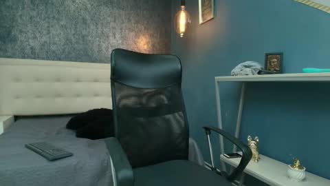 Snapshot of dia_fax18 chatting on September 13, 12:40 pm online show from September 13, 12:40 pm