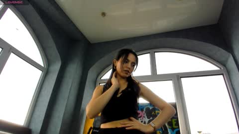Snapshot of diana_moonn chatting on October 23, 9:22 am Hello my name is Carolina online show from October 23, 9:22 am
