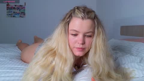 Snapshot of dianaholiday chatting on October 25, 12:49 pm Olga online show from October 25, 12:49 pm
