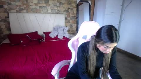 Velma Dinkley online show from November 4, 8:54 pm