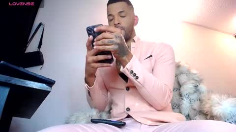 Snapshot of dirtybhot chatting on November 1, 2:34 am I just want to be happy online show from November 1, 2:34 am