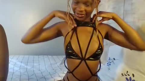 Snapshot of divagodess chatting on October 17, 7:23 am divagodess online show from October 17, 7:23 am