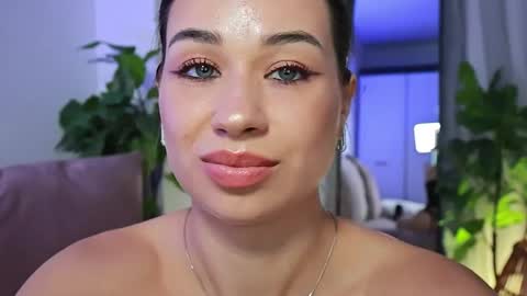 Tia online show from May 13, 9:35 pm