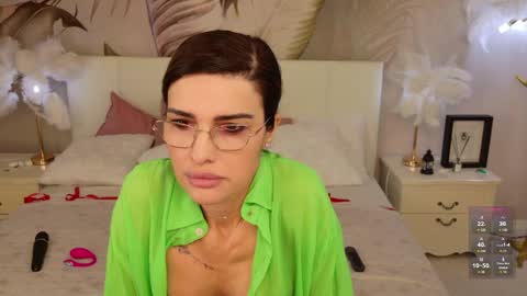 divine_mila online show from June 1, 9:16 pm