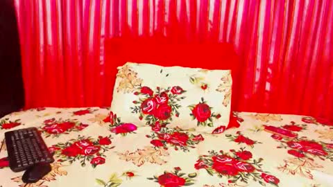 divinebooty93 online show from April 14, 1:03 pm