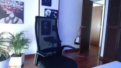 Hera online show from December 5, 1:20 pm