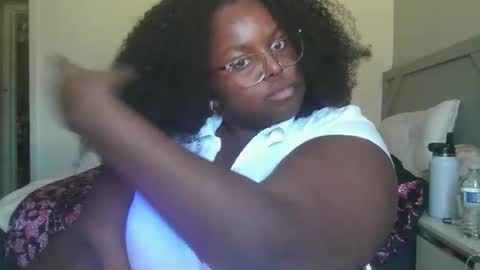 divinenicole22 online show from November 12, 7:16 pm