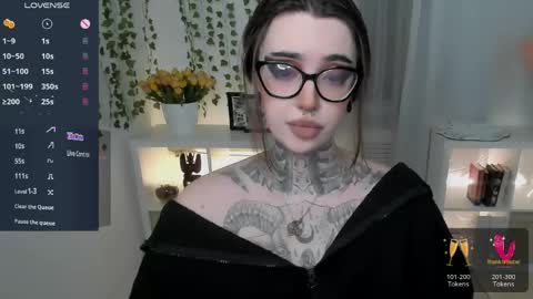 dixipixi_ online show from May 23, 7:04 am