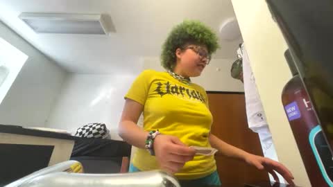 dizzinsweatyy online show from February 24, 4:15 pm