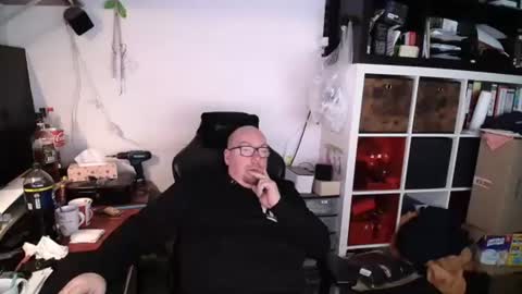 dobermann0002 online show from December 3, 9:21 am