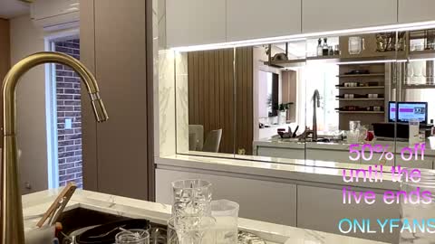 Snapshot of docehot1818 chatting on March 3, 3:00 pm Ctia But I prefer to be called DOCE online show from March 3, 3:00 pm